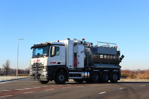 KOKS Group características de seguridad para camion de vacío sustancias humedas